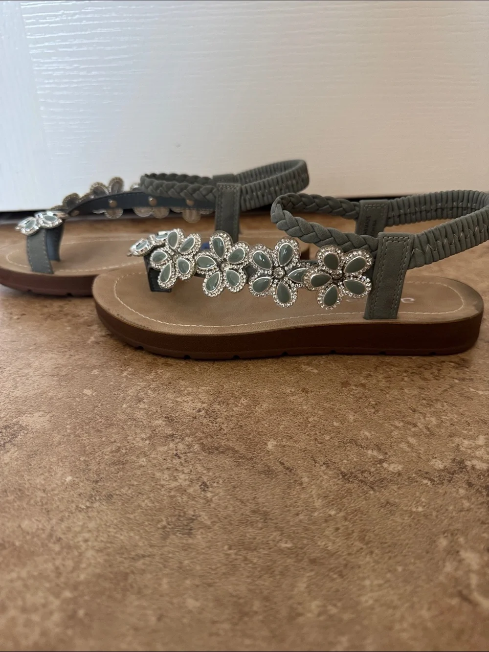 Annie Girl's size 2 Green Floral Jeweled Slingback Sandals - Picture 3 of 6